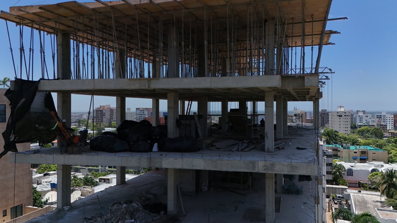 Pórticos de concreto del Edificio Casa Grande en obra negra